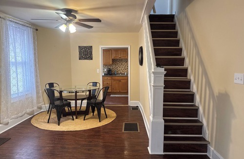 Wilmington Casa | Charming and Cozy 3-bedroom Row Home - Ideal for Students, Travelers & Families!
