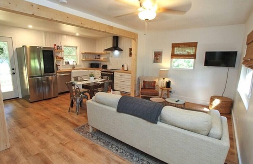 Davidson Casa | Charming and cozy cottage in Davidson, NC