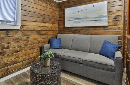 Weirs Beach Cabaña | Charming and Cozy Cottage in Laconia