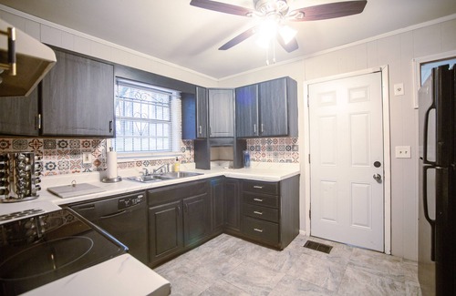 Fort McPherson Casa | Charming and Cozy Retreat Nestled in the Heart of Atlanta