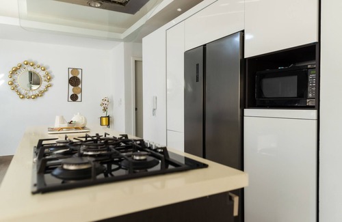 Sarasota Apartamento | Charming and Elegant 2BR Apt W/Pool, BBQ, and rooftop