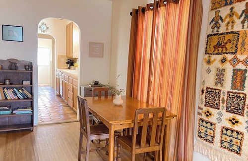 Old Towne Casa | Seal Beach Bungalow - Pasos a la playa y a la calle principal