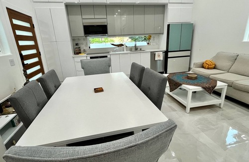Greenbriar Casa | Charming and modern 2-bedroom house with AC, WiFi in serene Glendale, Sleeps 5