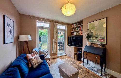 William Morris Casa | Charming and Modern Property With Garden