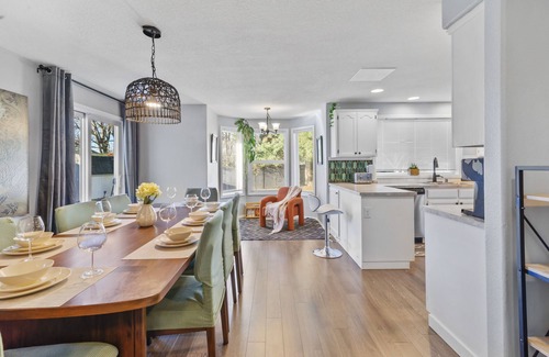 Vancouver Casa | Charming and Peaceful Farmhouse - Family Retreats