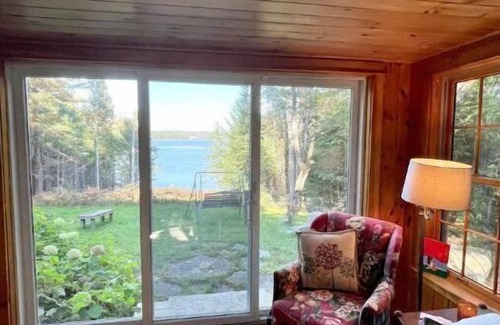 Franklin Cabaña | Charming and Quaint Retreat on Taunton Bay