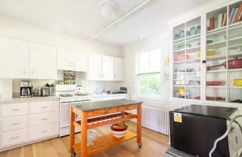 West Cornwall Casa | Charming and Relaxing 4br Farmhouse for Group Getaway