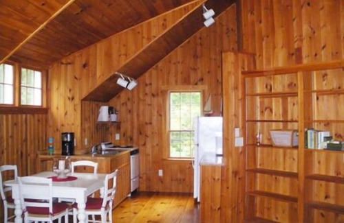 Kennebunkport Apartamento | Un país que se siente muy cerca de Dock Square en Kennebunkport - ¡Se admiten perros!