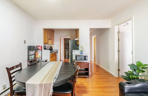 Berkeley Apartamento | Charming and Safe 3-Bedroom Apartment with 6 Beds, 2 Bath, AC, WiFi and Parking