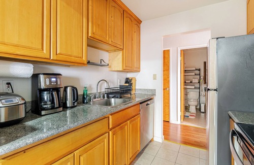 Berkeley Apartamento | Charming and Safe 3-Bedroom Apartment with 6 Beds, 2 Bath, AC, WiFi and Parking