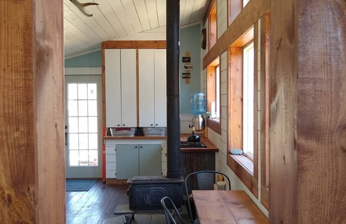 Grand Marais Cabina | Charming and Secluded North Shore Cabin and Sauna two miles from Grand Marais!