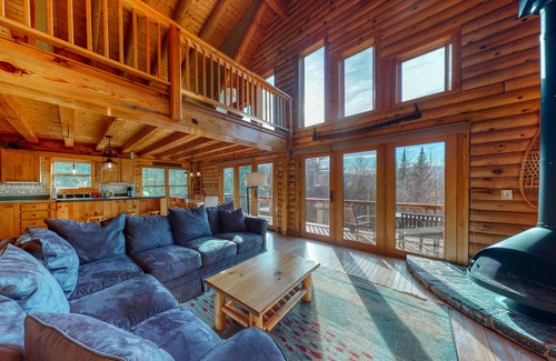 Franconia Cabina | Cabina con encanto y privado w / fuego y vistas al bosque!