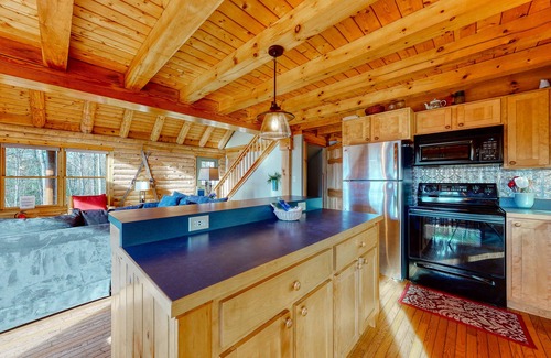 Franconia Cabina | Cabina con encanto y privado w / fuego y vistas al bosque!
