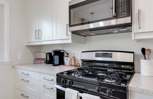Altadena Casa | Charming and Serene 2-bedroom house with AC and WiFi in Altadena