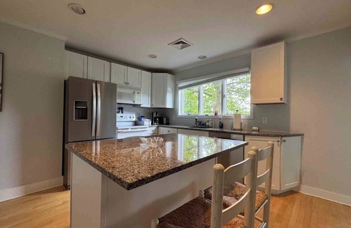 Quogue Cabaña | Charming and Serene Waterfront 2-bedroom Cottage in Quogue
