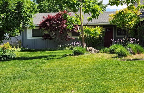 Bishop Casa | Charming and spacious 3-bedroom vacation home in delightful Bishop