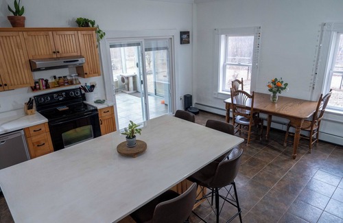 Suamico Casa | Charming and Spacious NFL Draft-Ready 3-bedroom Estate in Green Bay, WI