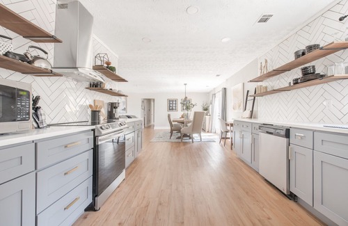 Jonesboro Casa | Charming and Spacious Home Great for Group Getaway