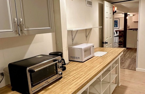 Cully Casa | Charming and spacious 1 bedroom unit in house. Private and very comfortable.