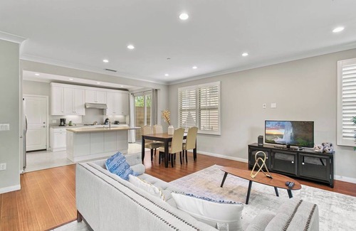 Stonegate Casa | Charming and Stylish 3 Bedroom End Unit Townhouse Awaits Your Arrival #25