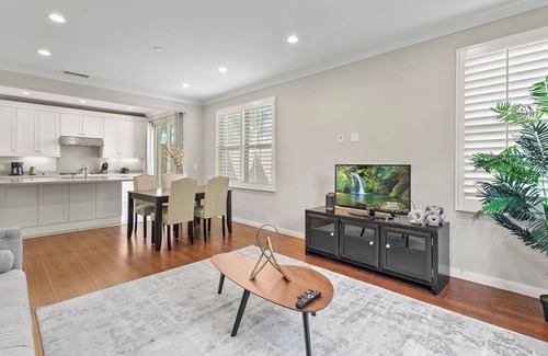 Stonegate Casa | Charming and Stylish 3 Bedroom End Unit Townhouse Awaits Your Arrival #25
