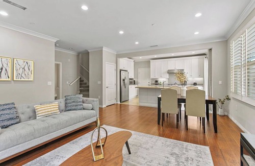 Stonegate Casa | Charming and Stylish 3 Bedroom End Unit Townhouse Awaits Your Arrival #25