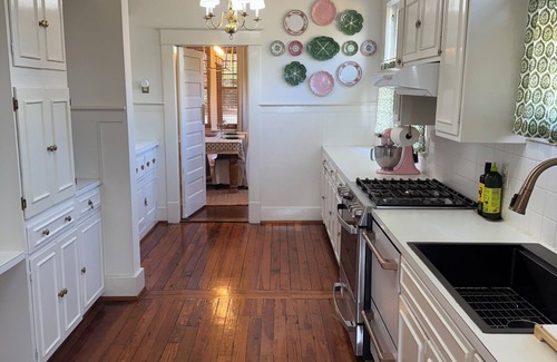 Summerville Casa | Charming and updated historic Summerville home 3.5 miles from Augusta National,