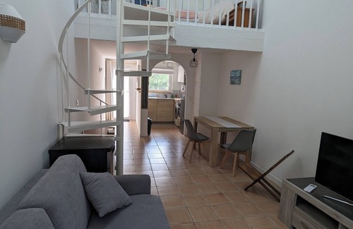 Chateauneuf-Grasse Apartamento | Charming Apartment with Private Garden – Between Sea and Countryside