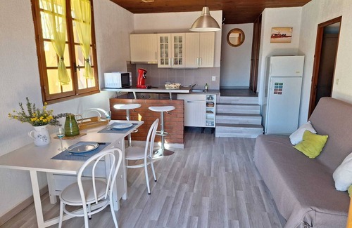 Ensues-la-Redonne Apartamento | Charming apartment in seaside villa