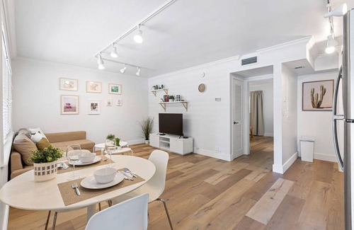 Hendricks and Venice Isles Apartamento | Charming Apartment in Las Olas Blvd Isle