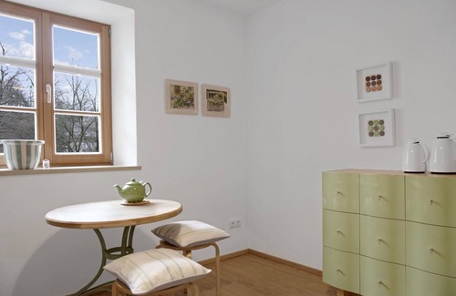 Bad Toelz Apartamento | Encantador apartamento "Ferienwohnung Birke" con vistas a la montaña, Wi-Fi