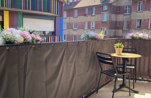 La Courneuve Apartamento | Charming apartment with balcony near Paris