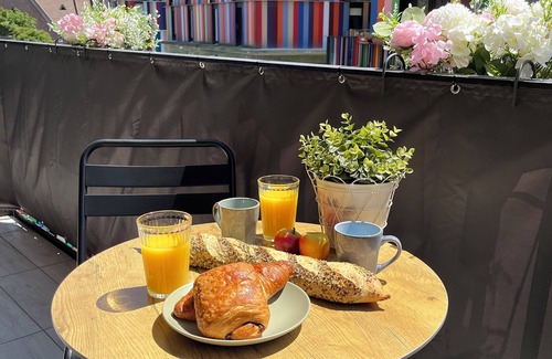 La Courneuve Apartamento | Charming apartment with balcony near Paris