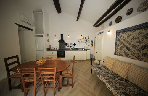 Reynes Apartamento | Beautiful, tranquil countryside setting between the Mediterranean and Pyrenees.