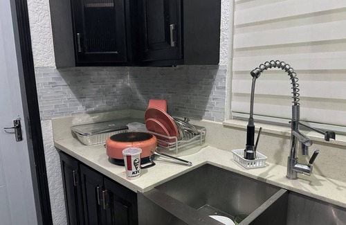 Molynes Gardens Apartamento | Charming apartment in beautiful Kingston with AC