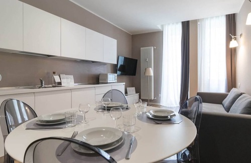 Guastalla Apartamento | Charming Apartment in Milan's Heart