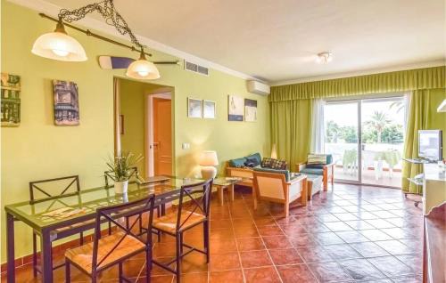 Rota Apartamento | Charming Apartment in Rota with Garden and Lake Views, 81 m²