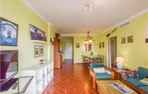 Rota Apartamento | Charming Apartment in Rota with Garden and Lake Views, 81 m²