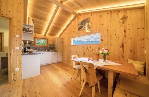 Naturno Casa | Encantador apartamento Kornkammer Lodge con vistas a la montaña, Wi-Fi y jardín