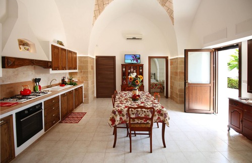 Posto Rosso Apartamento | APARTAMENTO CON ENCANTO EN SALENTO A 100 M. DEL MAR ENTRE GALLIPOLI Y LEUCA