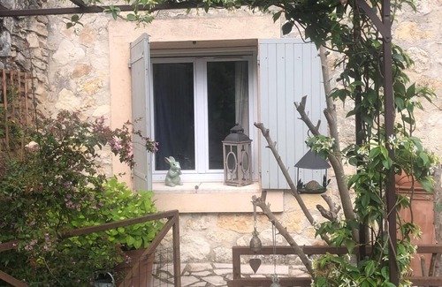 Eguilles Apartamento | Charming apartment nestled among olive trees in the heart of nature!