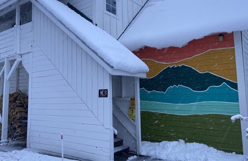 Sierraville Apartamento | Charming apartment in small mountain town, 2 miles from hot springs!