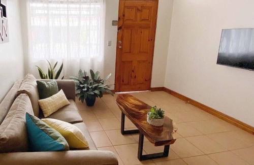 Barrio Escalante Condominio | Charming apartment with art in Bº Escalante!
