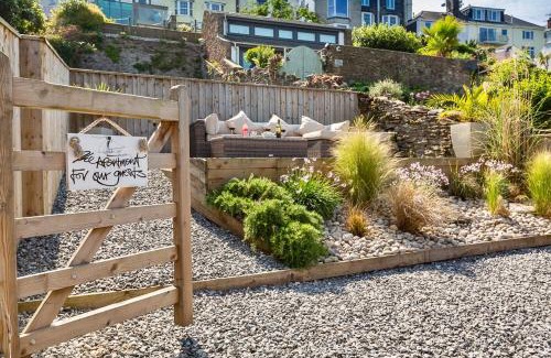 Dartmouth Apartamento | Charming Apartment With Garden & Parking