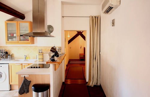 Nimes City Centre Apartamento | Encantador apartamento con impresionante terraza en el centro medieval de Nimes '