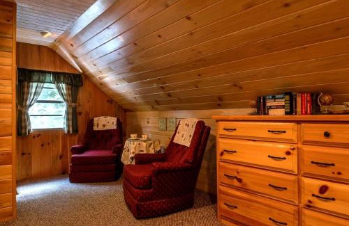 Topton Casa | Charming Appalachian Mountain Cabin for Glamping near the Nantahala River