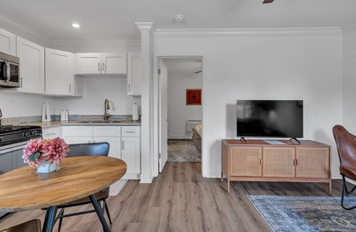Faubourg Livaudais Apartamento | Charming Apt Close to the Garden District, Wi-Fi, Off-Street Parking, and More!