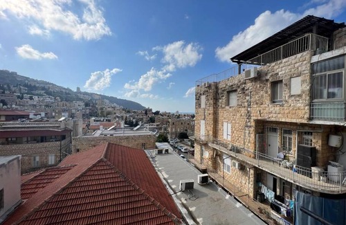 Haifa Apartamento | Charming Apt: Culture & Beaches