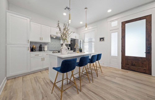 Midtown Apartamento | Charming Apt near Trinity Univ, Pearl, DT & 2 King Bed