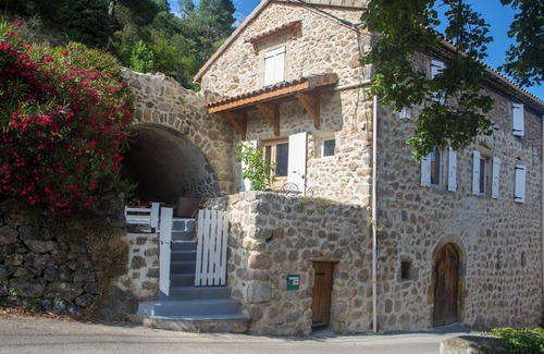 Duniere-sur-Eyrieux Casa | CHARMING ARDECHOIS STONE COTTAGE IN THE HEART OF THE EYRIEUX VALLEY